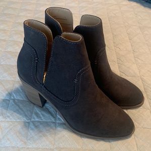 Express brown anke booties, NWOT never worn. Size 8